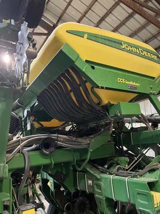 2004 John Deere 1790 Planter