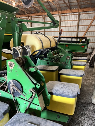 1996 John Deere 1760 Planter