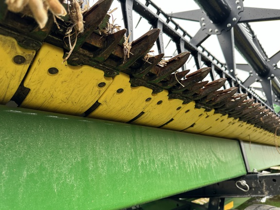 2022 John Deere RD40F Header Combine