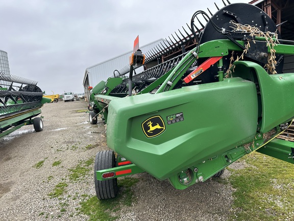 2022 John Deere RD40F Header Combine