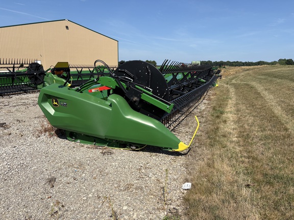 2022 John Deere RD40F Header Combine