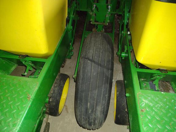 1987 John Deere 7000 Planter