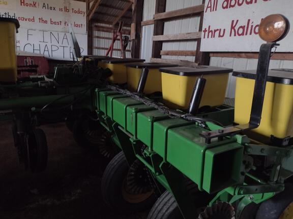 1987 John Deere 7000 Planter