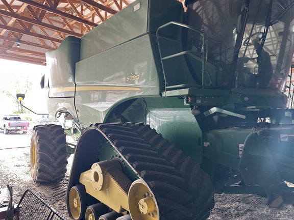 2018 John Deere S790 Combine