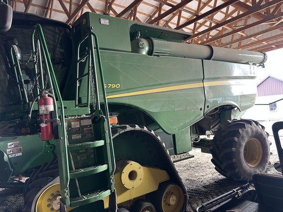 2018 John Deere S790 Combine