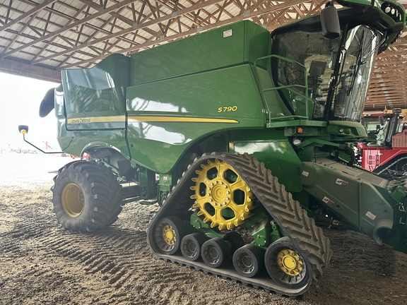 2019 John Deere S790 Combine