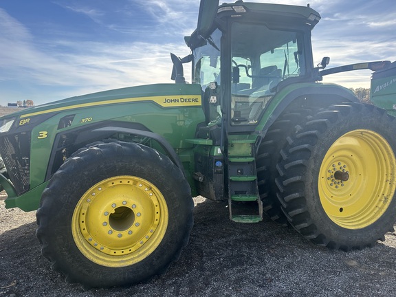 2021 John Deere 8R 370 Tractor