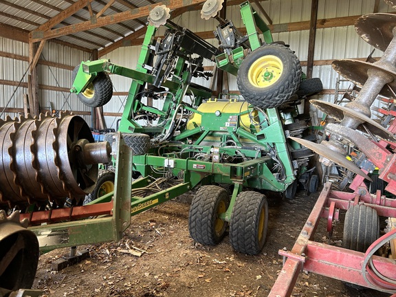 2003 John Deere 1890 Air Seeder