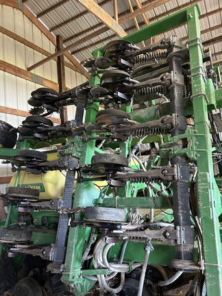 2003 John Deere 1890 Air Seeder