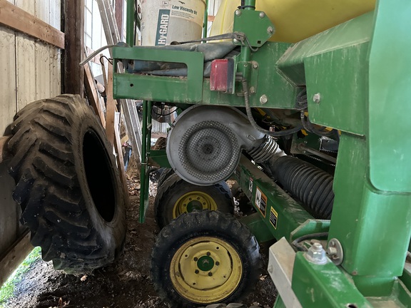 2003 John Deere 1890 Air Seeder