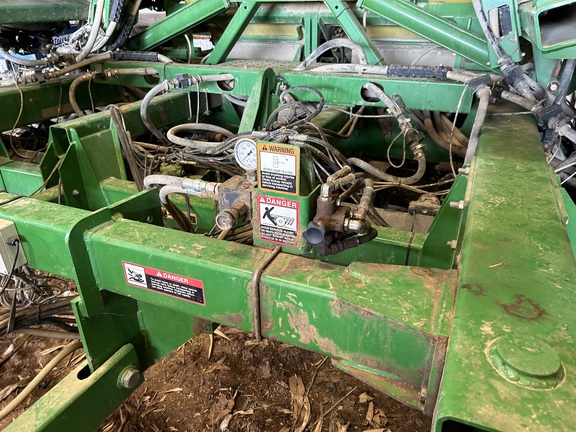 2003 John Deere 1890 Air Seeder