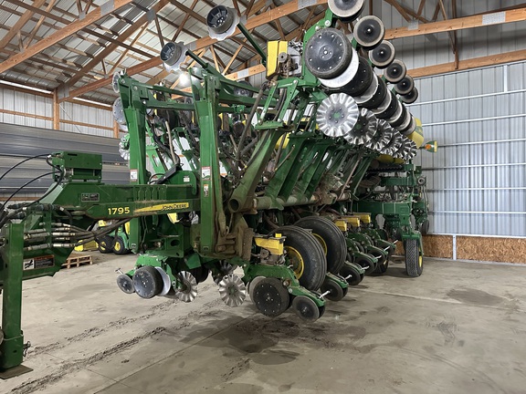 2015 John Deere 1795 Planter