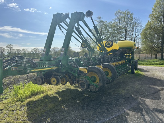 2013 John Deere 1770NT Planter