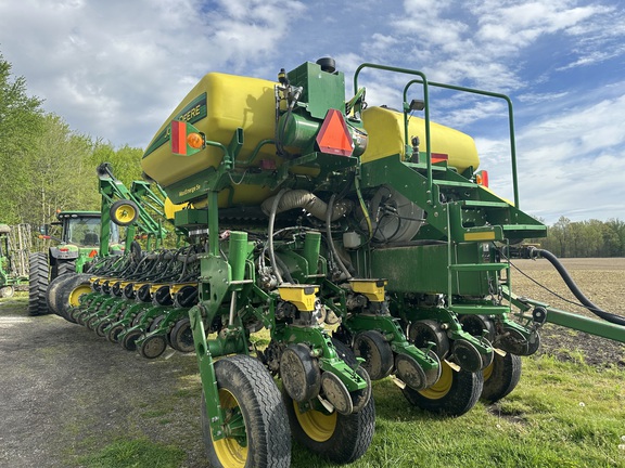 2013 John Deere 1770NT Planter