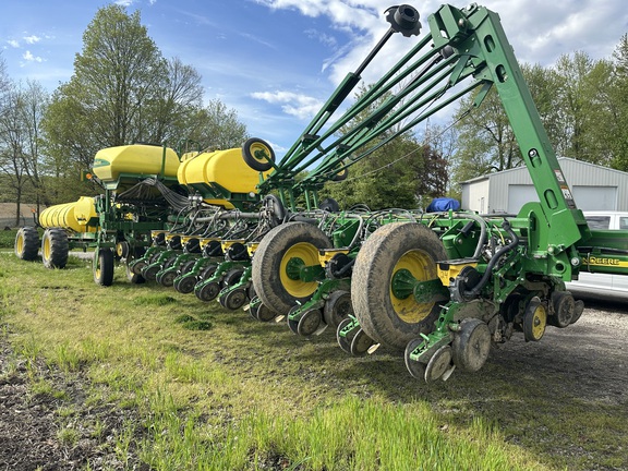 2013 John Deere 1770NT Planter