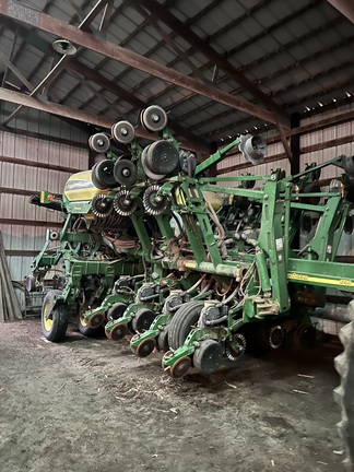 2004 John Deere 1790 Planter