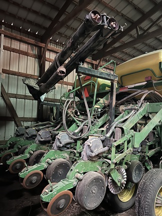 2004 John Deere 1790 Planter