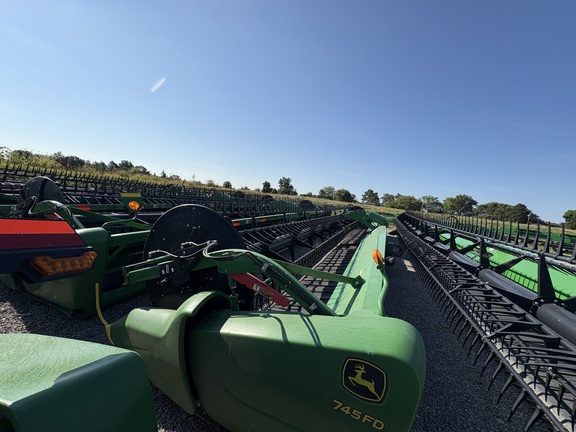 2020 John Deere 745FD Header Combine