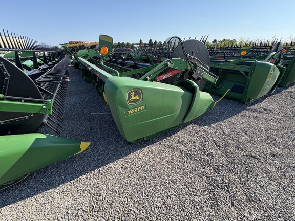 2020 John Deere 745FD Header Combine