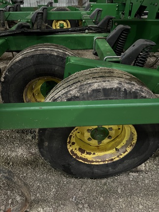 2010 John Deere 2210 Field Cultivator