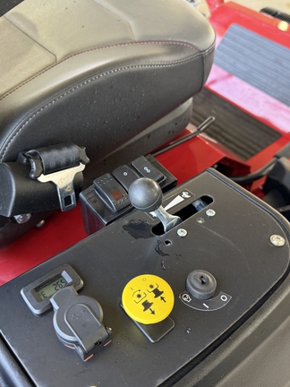 2024 Ferris ISX3300 38 Mower/Zero Turn