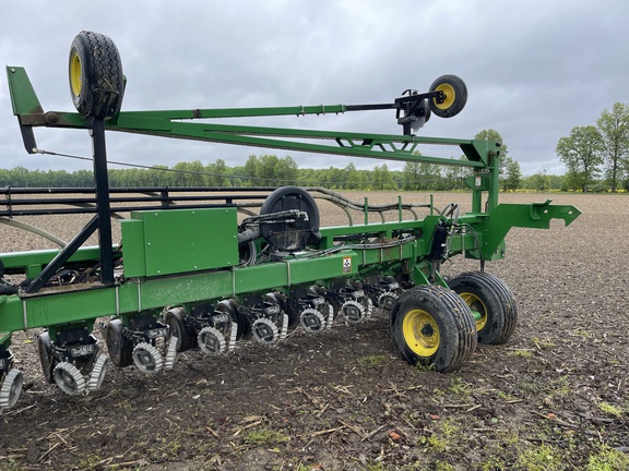 2013 John Deere DB60 Planter