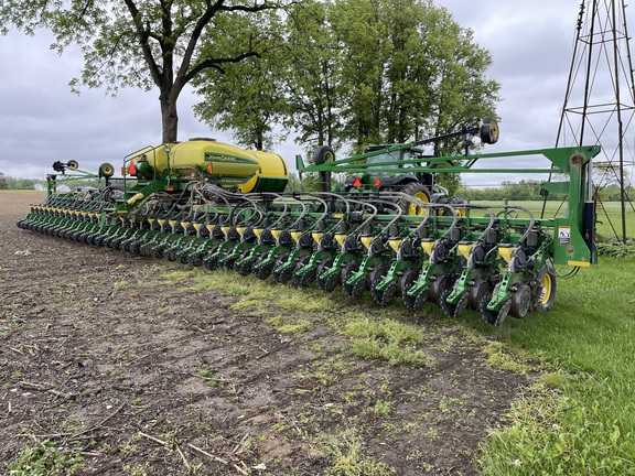 2013 John Deere DB60 Planter
