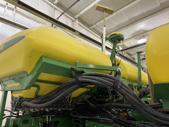 2017 John Deere 1775NT Planter