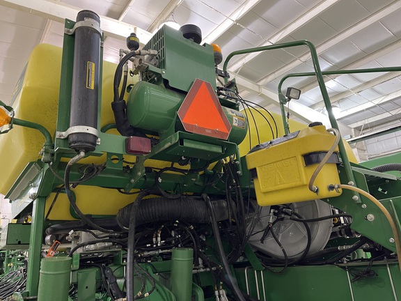 2017 John Deere 1775NT Planter