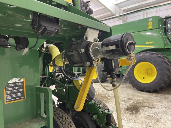 2017 John Deere 1775NT Planter