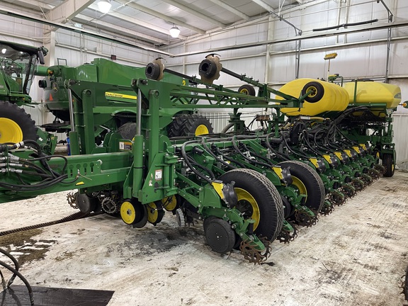 2017 John Deere 1775NT Planter