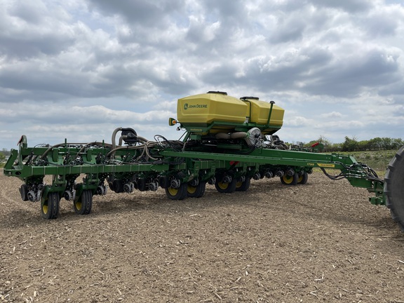 2022 John Deere 1795 Planter