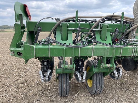 2022 John Deere 1795 Planter