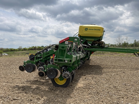 2022 John Deere 1795 Planter