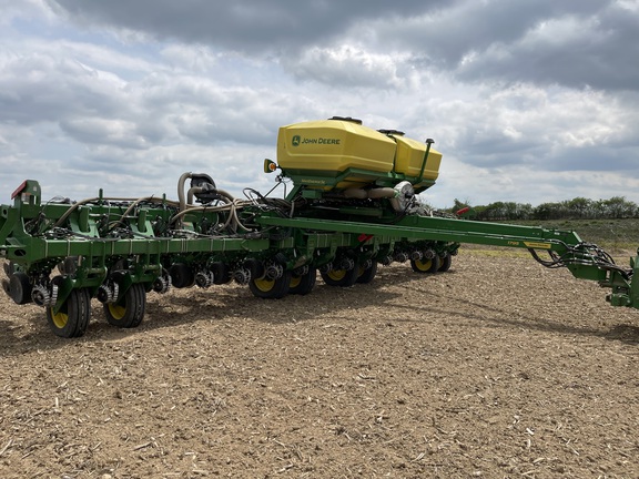 2022 John Deere 1795 Planter