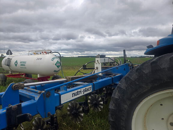 2008 DMI 3250 Applicator