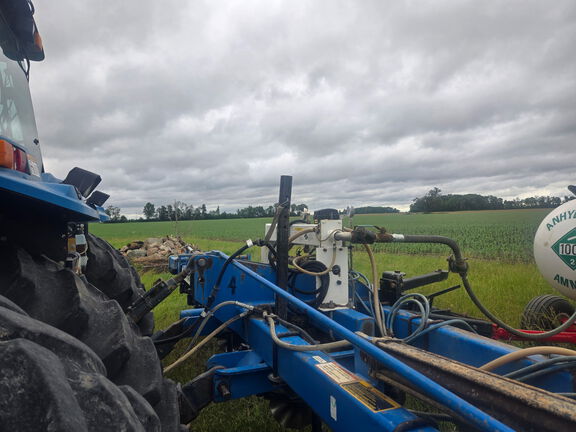 2008 DMI 3250 Applicator