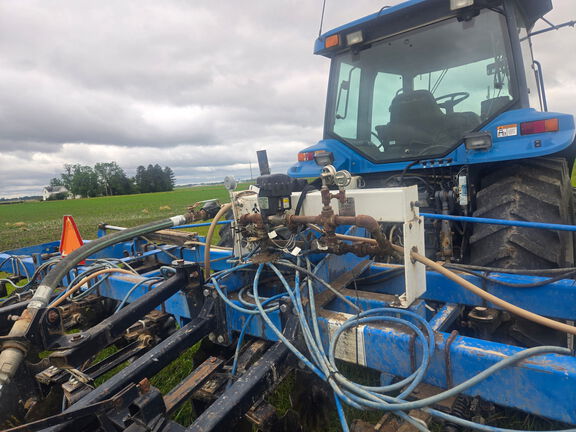 2008 DMI 3250 Applicator