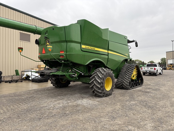 2024 John Deere S780 Combine