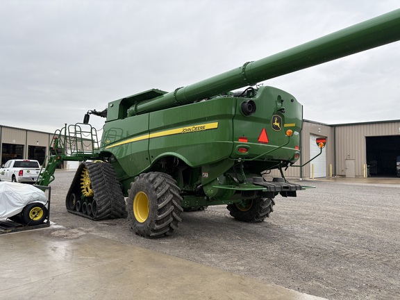 2024 John Deere S780 Combine