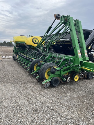 2015 John Deere 1775NT Planter