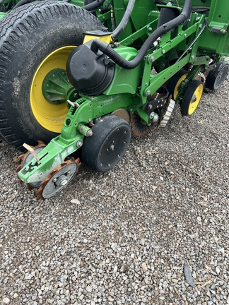 2015 John Deere 1775NT Planter