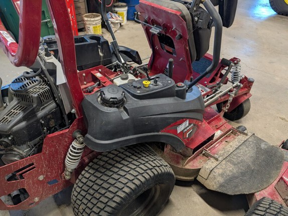 2023 Ferris ISX2200 28 Mower/Zero Turn
