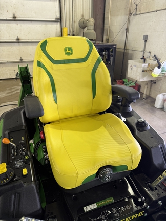 2025 John Deere Z960M Mower/Zero Turn