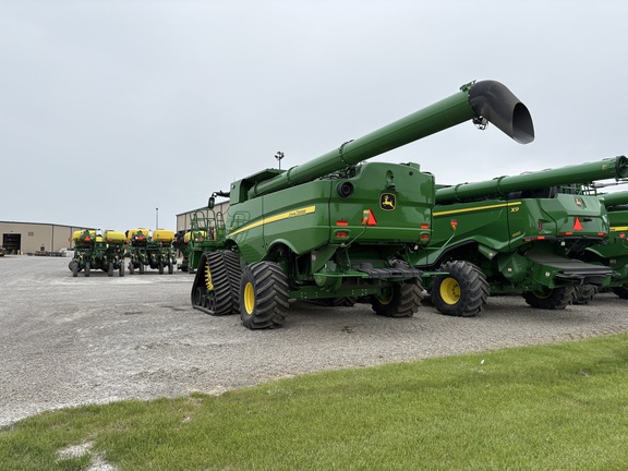 2024 John Deere S780 Combine