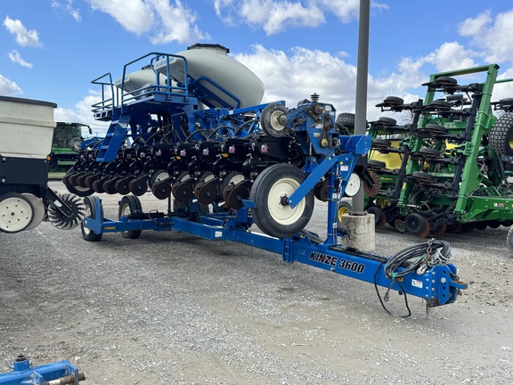 2014 Kinze 3600 Planter