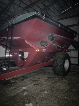 2006 Demco 800 Grain Cart