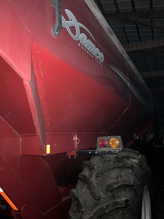 2006 Demco 800 Grain Cart