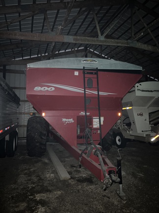 2006 Demco 800 Grain Cart