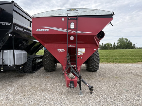 2006 Demco 800 Grain Cart
